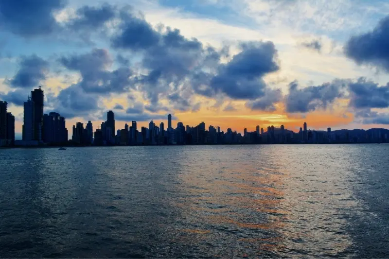Que horas o sol nasce em Balneário Camboriú?