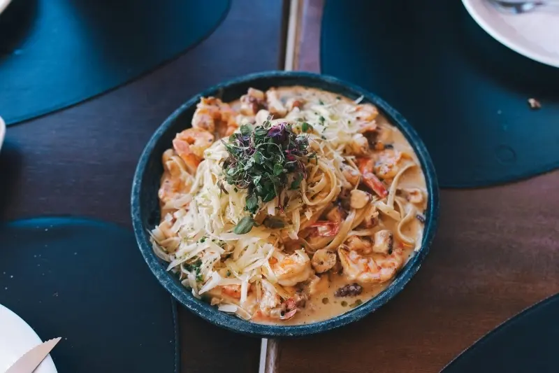 Onde comer camarão barato em Balneário Camboriú?