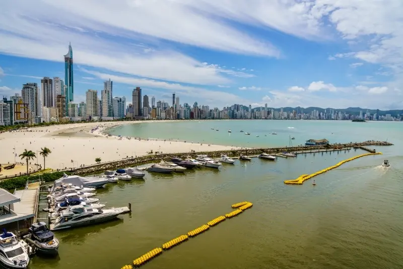 Qual a melhor praia de Balneário Camboriú
