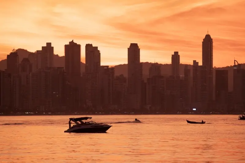 Qual época mais quente em Balneário Camboriú?